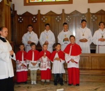 Parafia Zbawiciela Świata: Nowi Ministranci, Lektorzy i Ceremoniarze [ZDJĘCIA]