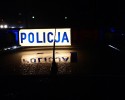 Pod dyskoteką „Kiss” wyzwał policjantów i obrzucił radiowóz kamieniami 