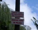 Na skuterach po chodnikach. „Młodzi ludzie bezkarnie łamią zakaz” 