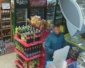 To jest „żelkowy oszust”! Mamy nagranie ze sklepu (WIDEO) 