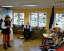 Uczniowie „Kolorowej Szkoły” obejrzeli spektakl o Czerwonym Kapturku [ZDJĘCIA] 