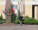 Godzina „W” w Ostrołęce: Tylko garstka przechodniów zatrzymała się w hołdzie powstańcom [VIDEO, ZDJĘCIA] 
