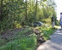 Kolizja na trasie Ostrołęka – Goworowo. Samochód wypadł z drogi [ZDJĘCIA]