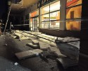 Z sufitu Polo Marketu na 11 Listopada odpadła elewacja [ZDJĘCIA]