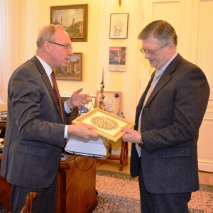 Wycinanka kurpiowska dla Ambasadora Rosji