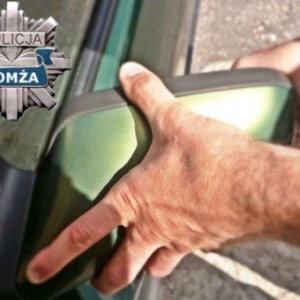 Łomża: Zniszczyli samochody na osiedlowym parkingu