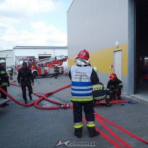 Ostrołęka: Zwarcie instalacji, pożar magazynu i poszkodowany pracownik Lacroix [ZDJĘCIA]
