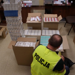Policjanci przechwycili 6000 paczek nielegalnych papierosów [ZDJĘCIA]