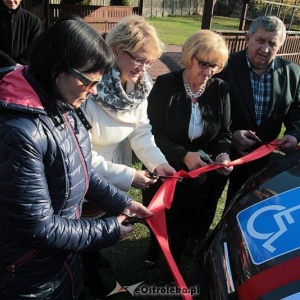 Podopieczni DPS Wrzos mają własny, nowy samochód [ZDJĘCIA]