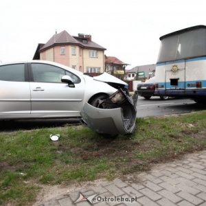 Wypadek na 11 listopada. Nie ustąpił pierwszeństwa autobusowi [ZDJĘCIA]