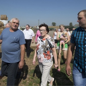 Premier Kopacz na terenach dotkniętych suszą