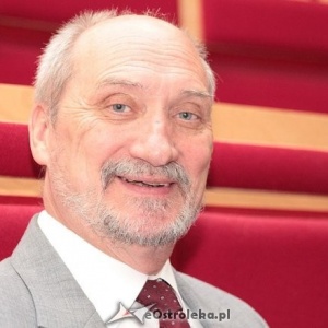 Macierewicz: 130 mld zł przeznaczone na modernizację armii może i powinno być w większości wydane w Polsce