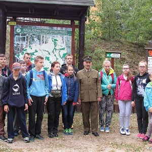 Młodzi biolodzy z kadzidlańskiego gimnazjum z wizytą w Rezerwacie Przyrody w Podgórzu [ZDJĘCIA]