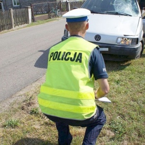 Śmiertelny wypadek pod Troszynem. Starszy mężczyzna zginął pod kołami osobówki [ZDJĘCIA]