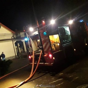 Pożar w Wachu. Płonącą piwnicę gasiły trzy jednostki strażackie [ZDJĘCIA]