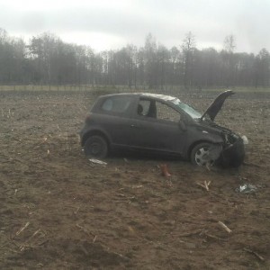 Poważny wypadek pod Baranowem. Jedna osoba w stanie ciężkim [AKTUALIZACJA, FOTO]