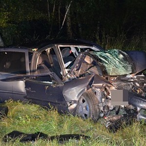 Wypadek dwóch pijanych braci pod Długosiodłem. Obaj twierdzą, że prowadzili auto [ZDJĘCIA]