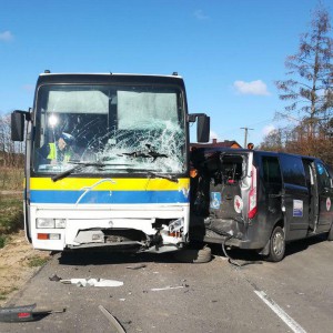 Zderzenie busa z autobusem. Pięć osób trafiło do szpitala [FOTO]