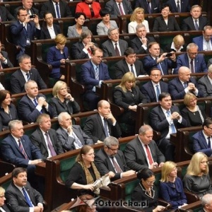 Dzieci nie będą zabierane rodzicom z powodu biedy. Sejm znowelizował Kodeks rodzinny i opiekuńczy