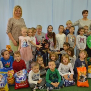 Dzieci z "Krainy Misiów" z prezentami dla schroniska Canis [ZDJĘCIA]