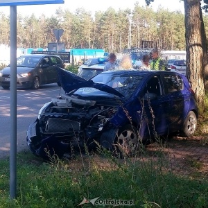 Poważny wypadek na skrzyżowaniu Ławskiej z Przemysłową [ZDJĘCIA]