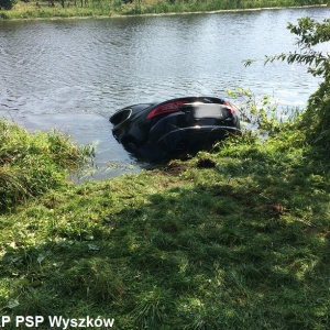 Jaguar wpadł do rzeki w Młynarzach [ZDJĘCIA]