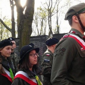 Harcerze z Kadzidła uczestniczyli w pogrzebie mjr Zygmunta Szendzielarza „Łupaszki” [ZDJĘCIA]