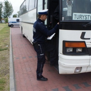 Bezpiecznym i sprawdzonym autokarem na letni wypoczynek. Policja zbada stan pojazdu i trzeźwość kierowcy