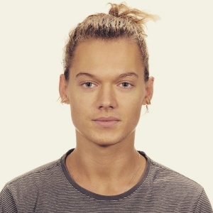 Michał Łoniewski niczym Harry Styles w Dzień Dobry TVN