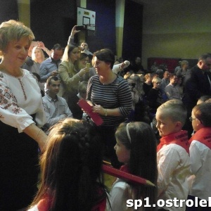 Ostrołęka: Pasowanie „pierwszaków” w SP nr 1 [ZDJĘCIA]