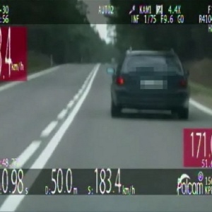 Kompletnie pijany kierowca bmw pędził „krajówką” niemal 200 km/h [WIDEO]