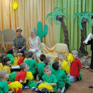 Bohaterowie „W pustyni i w puszczy” z wizytą w miejskiej „dziesiątce” [ZDJĘCIA]