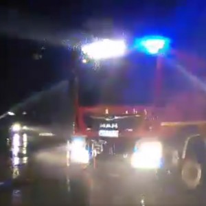 Strażacy z Troszyna witają... nowy wóz. To trzeba zobaczyć! [WIDEO]
