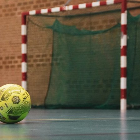 Futsal - czym różni się od piłki nożnej i dlaczego rozwija dzieci