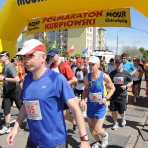 Igor Zawornok z Białorusi zwycięzcą XVII Międzynarodowego Półmaratonu Kurpiowskiego (ZDJĘCIA, WIDEO)