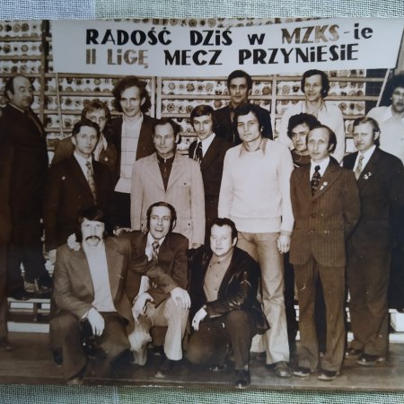 "Radość dziś w MZKS-ie, II ligę mecz przyniesie". To był historyczny sukces dla Ostrołęki