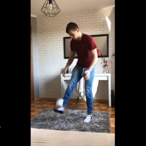 A Świtowcy papierem żonglują tak... WIDEO