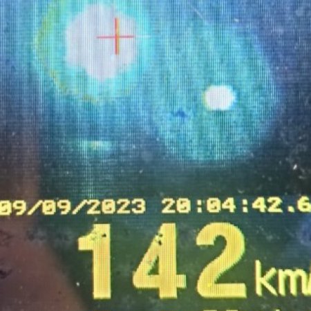 Pirat drogowy na motocyklu gnał przez teren zabudowany niemal 150 km/h!