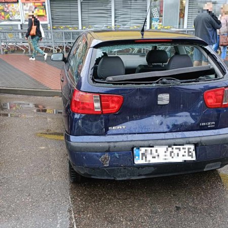 Kolizja trzech aut przy Hallera [ZDJĘCIA]