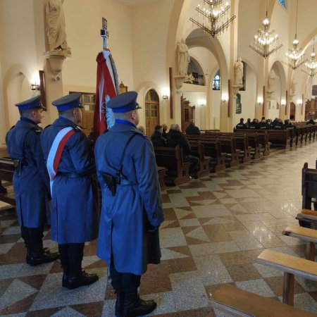 Uroczysta msza święta. Policjanci modlili się za zmarłych [ZDJĘCIA]