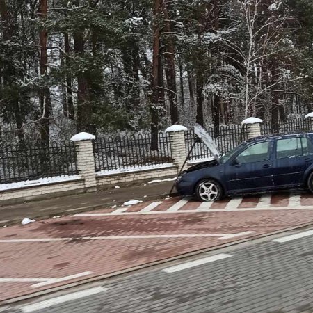Pożar osobówki w Nowej Wsi Zachodniej. Przyczyną usterka instalacji elektrycznej