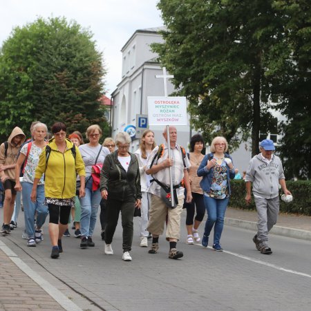 Piesza Pielgrzymka Łomżyńska na Jasną Górę. Wyruszyła grupa z Ostrołęki [WIDEO, ZDJĘCIA]