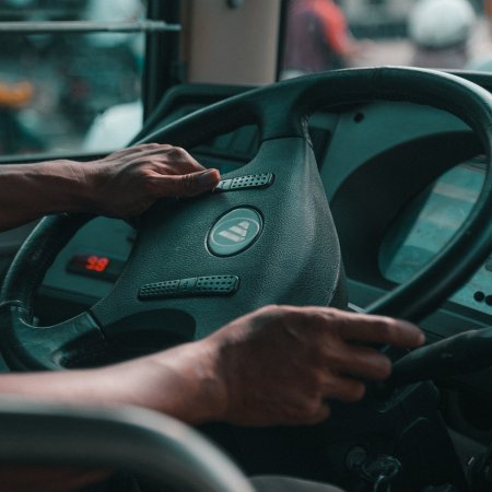 Mazowsze wspiera Ostrołękę! Miasto zakupi autobus szkolny