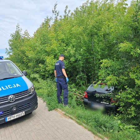 Kierowca na "podwójnym gazie" wpadł do rowu. 2,5 promila w organizmie! [ZDJĘCIA]