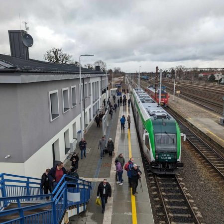 Nowoczesne hybrydy Newagu dla Ostrołęki. PKP Intercity odkrywa karty