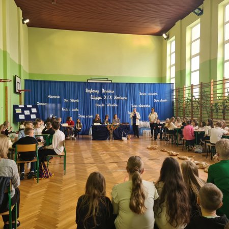 „Bajkowy Omnibus”. Konkurs czytelniczy w Wykrocie [ZDJĘCIA]
