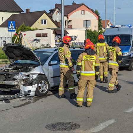 Kolizja na osiedlu Stacja! Służby ratunkowe na miejscu [ZDJĘCIA]