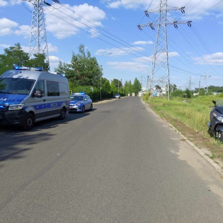 Wypadek przy Elektrycznej. Ranny kierowca motoroweru [ZDJĘCIA]