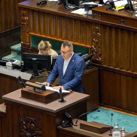 Ostrołęcki poseł na mównicy. Wystąpienie Mariusza Popielarza wzbudziło wiele emocji [WIDEO]