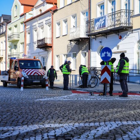 Słupki znikają z placu Bema!